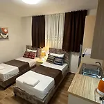 Cozy Centrally Located For Two 2, 10 Min Walk From Center דירה