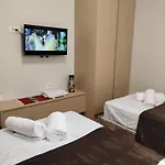 דירה Cozy Centrally Located For Two 2, 10 Min Walk From Center טיראנה