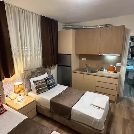 Cozy Centrally Located For Two 2, 10 Min Walk From Center Appartement Tirana