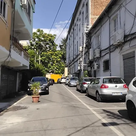 Cozy Centrally Located For Two 2, 10 Min Walk From Center דירה *