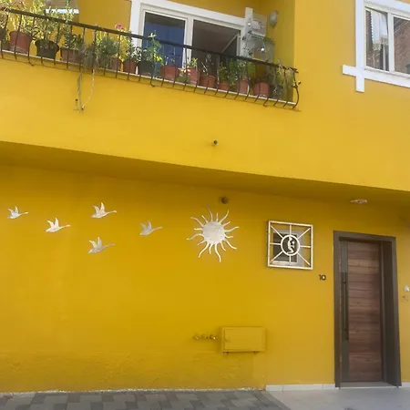 Cozy Centrally Located For Two 2, 10 Min Walk From Center * טיראנה