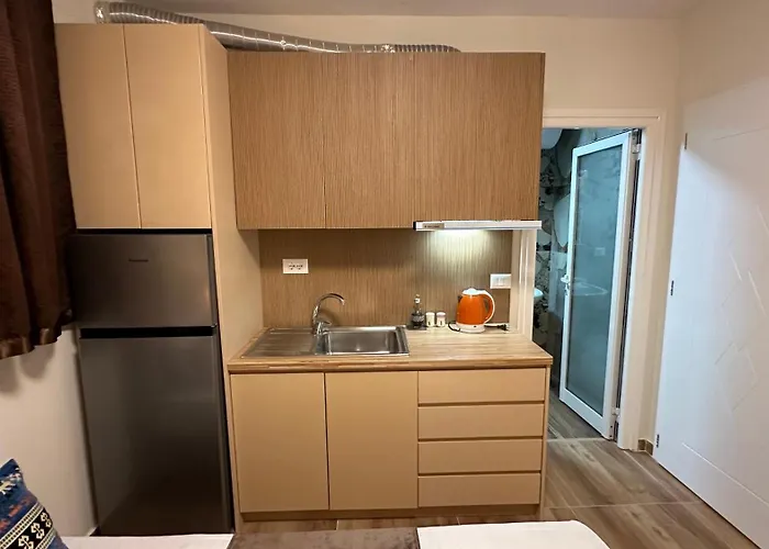 Διαμέρισμα Cozy Centrally Located For Two 2, 10 Min Walk From Center Τίρανα