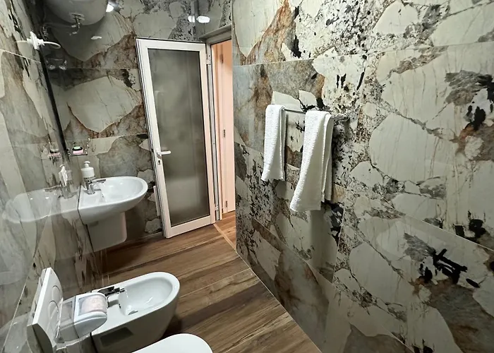 Cozy Centrally Located For Two 2, 10 Min Walk From Center * Τίρανα