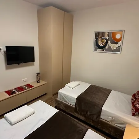 Apartment Cozy Centrally Located For Two 2, 10 Min Walk From Center