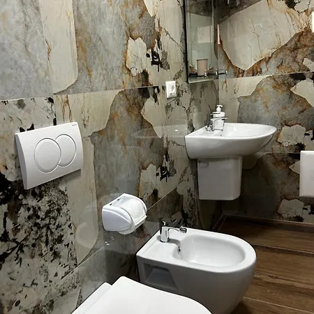 Cozy Centrally Located For Two 2, 10 Min Walk From Center