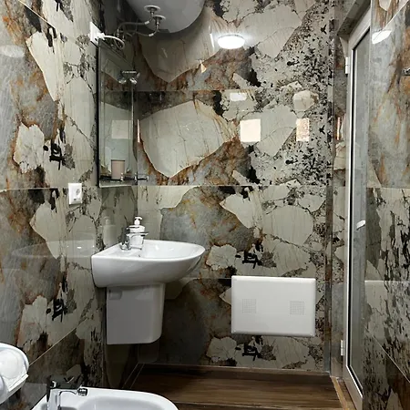 Cozy Centrally Located For Two 2, 10 Min Walk From Center