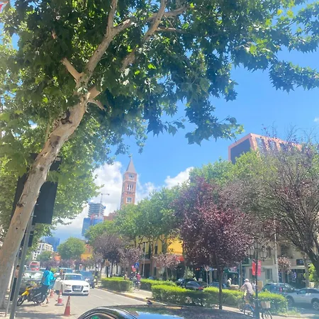 Cozy Centrally Located For Two 2, 10 Min Walk From Center