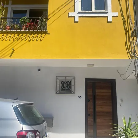 Apartment Cozy Centrally Located For Two 2, 10 Min Walk From Center *