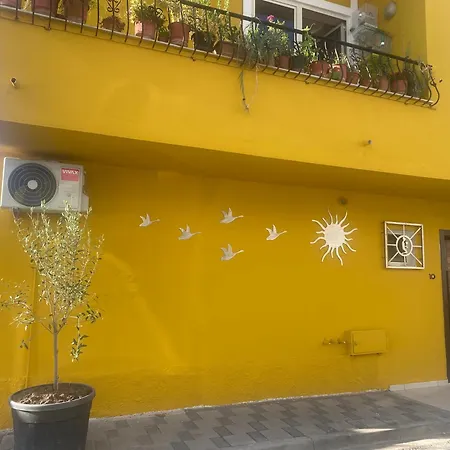 Apartamento Cozy Centrally Located For Two 2, 10 Min Walk From Center Tirana