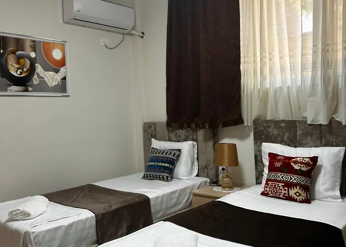 Cozy Centrally Located For Two 2, 10 Min Walk From Center Apartment Tirana