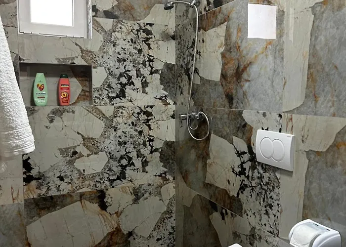 Apartment Cozy Centrally Located For Two 2, 10 Min Walk From Center