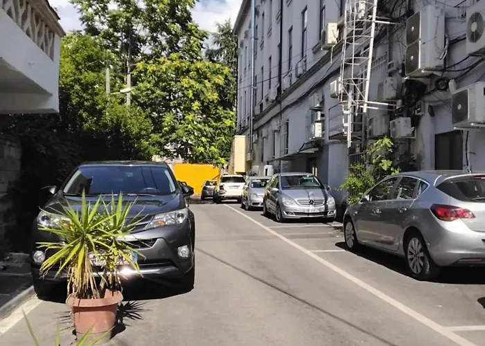 Cozy Centrally Located For Two 2, 10 Min Walk From Center Apartment *