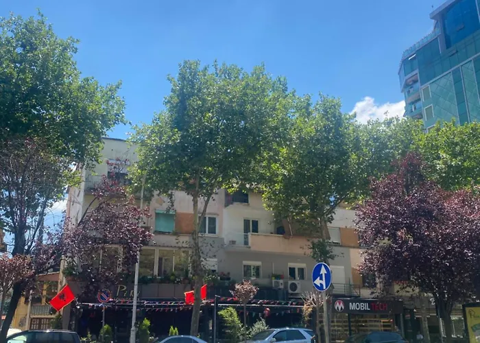 Cozy Centrally Located For Two 2, 10 Min Walk From Center Apartment *